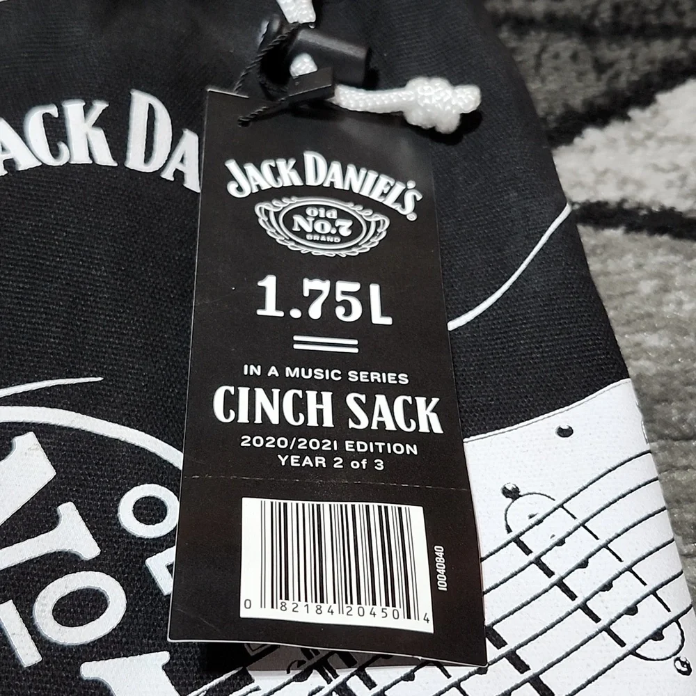 JACK DANIELS MUSIC SERIES GUITAR BLK SLING BOTTLE TRAVEL BAG 2020/21 EDITION
